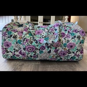 XL Vera Bradley travel bag